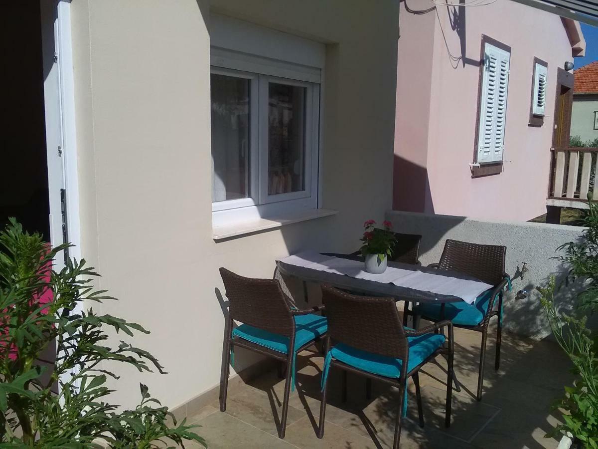 Podvrsina1A Rosa Vila Preko Exterior foto